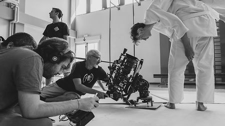 Una foto backstage dal set di “La valle dei sorrisi”