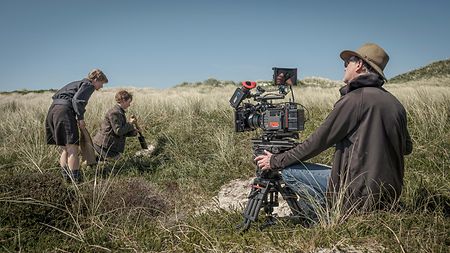 A backstage picture of DP Karl Walter Lindenlaub operating the ALEXA 35 with Ensō lenses