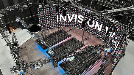 The innovative stage if fully equipped with the latest camera and lighting technology from ARRI 