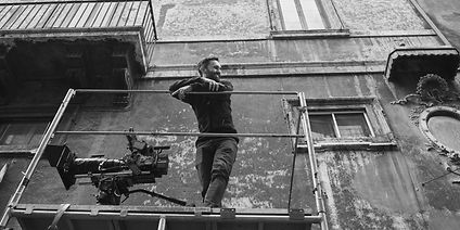 Emanuele Pasquet sul set de "Il Falsario"