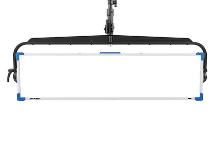 SkyPanel S120 - MAN - Front - Hang