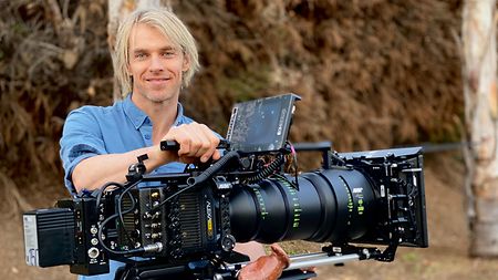 Cinematographer Michael Dwyer about the ARRI Signature Zoom cine lens.