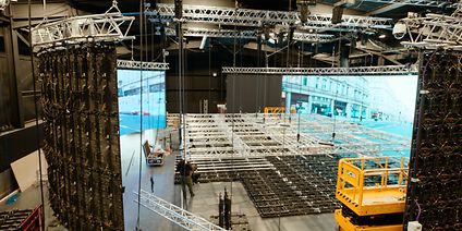 Detailed top-view onto the construction and rig system of the ARRI Stage London.