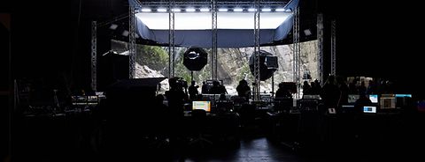 A glance at the set up process of a mobile, rented virtual production stage, managed by ARRI. 