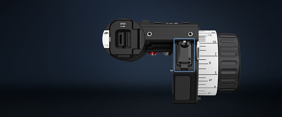 Handheld camera control unit ARRI Hi-5 illustration of the USB-A port in focus.